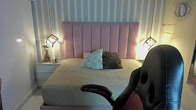 angelinemore online show from 7, 3, 2026