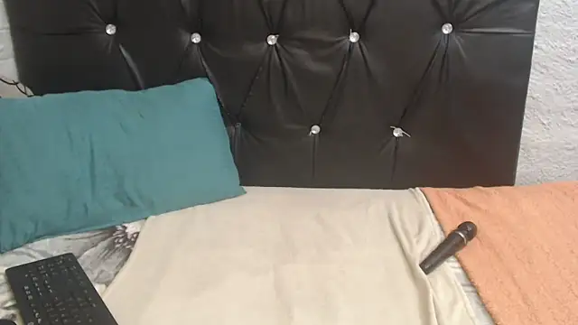 LaicyBrown76 online show from 15, 2, 2026