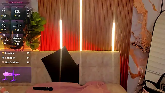 Snapshot of Nickie_reed_ chatting on 8, 3, 2026 Nickie reed online show from 8, 3, 2026