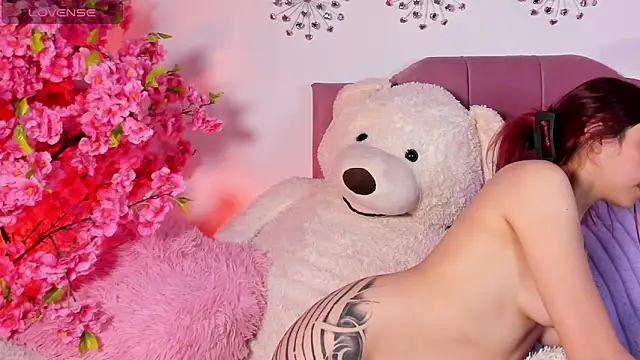 Nickie reed  online show from 21, 4, 2026