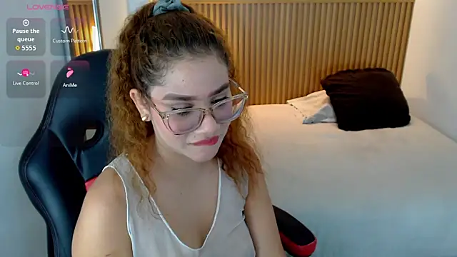 SIENNA FOX4 online show from 6, 5, 2026
