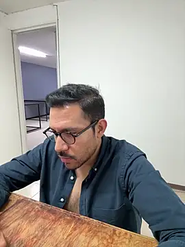 Snapshot of AdrianGarcia89 chatting on 9, 4, 2026 AdrianGarcia89 online show from 9, 4, 2026