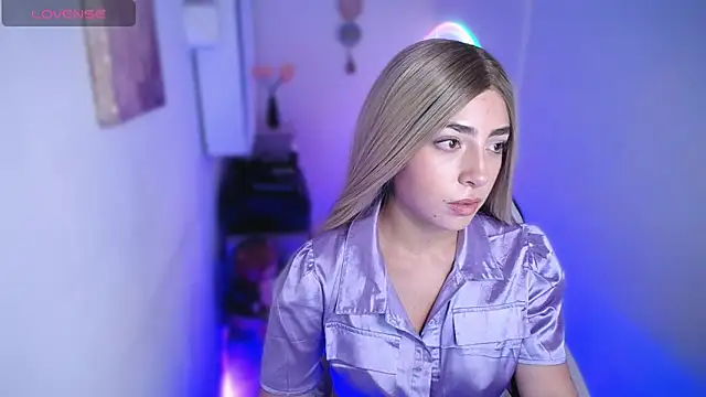 Snapshot of channel_blondee chatting on 11, 3, 2026 channel blondee online show from 11, 3, 2026