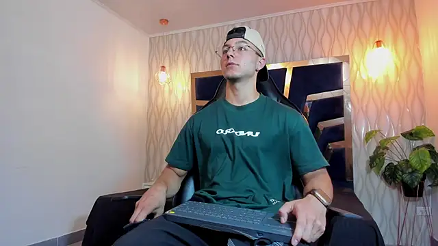 Noah Clarkk online show from 21, 4, 2026