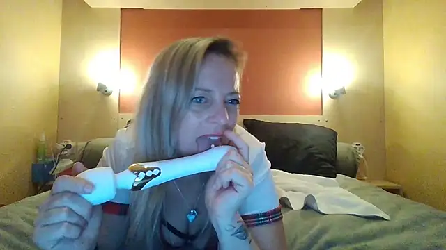 Miss-Chupagirly online show from 13, 1, 2026