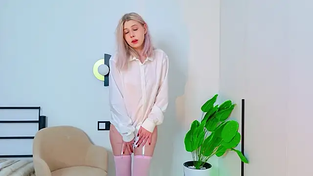 MidnightLily  online show from 23, 3, 2026