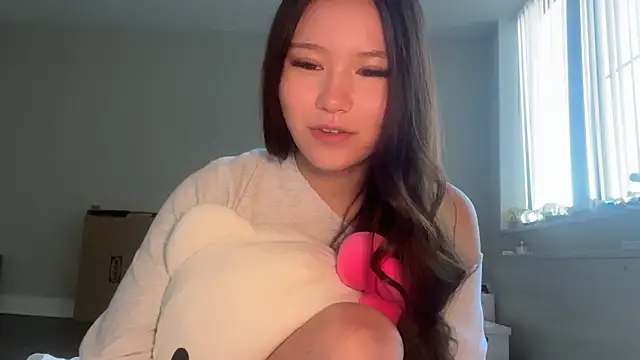 Snapshot of luvvivii chatting on 4, 6, 2026 luvvivii online show from 4, 6, 2026