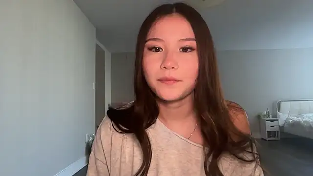 Snapshot of luvvivii chatting on 10, 7, 2026 luvvivii online show from 10, 7, 2026
