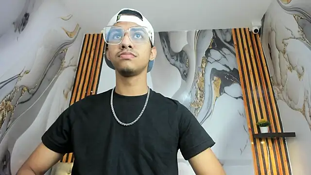 Victor LatinBoy online show from 1, 2, 2026