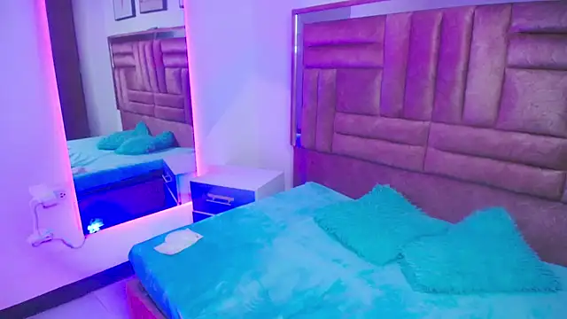 Atenea Luxx online show from 18, 4, 2026