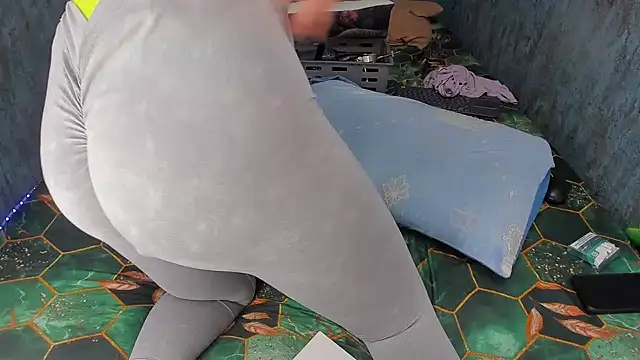 RedAssHottie online show from 6, 3, 2026