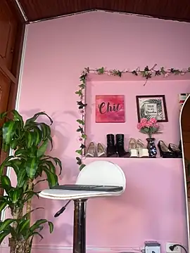  zoe bakerr online show from 22, 4, 2026