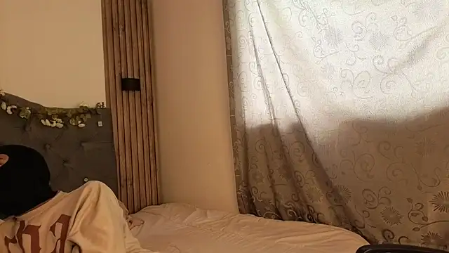 cute emmma online show from 20, 4, 2026