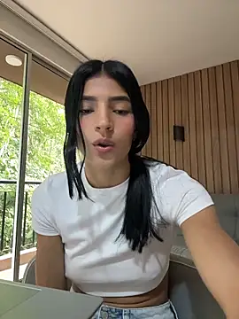 Snapshot of Ema_Rose_ chatting on 1, 5, 2026 Ema Rose online show from 1, 5, 2026
