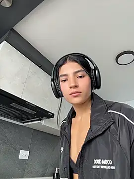 Snapshot of Ema_Rose_ chatting on 15, 6, 2026 Ema Rose online show from 15, 6, 2026