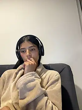 Snapshot of Ema_Rose_ chatting on 18, 6, 2026 Ema Rose online show from 18, 6, 2026