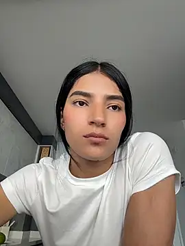 Snapshot of Ema_Rose_ chatting on 9, 7, 2026 Ema Rose online show from 9, 7, 2026