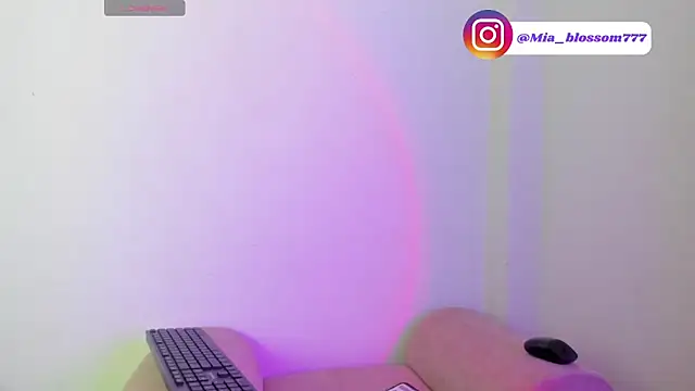 Mia Blossoml   online show from 9, 3, 2026