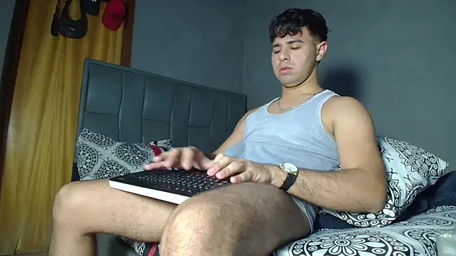 MAXIMILAINO-XXX online show from 21, 4, 2026