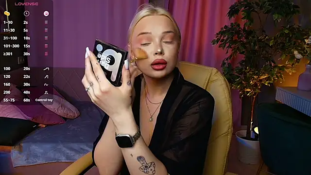 Leslie Caronn online show from 26, 4, 2026