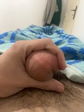 Grossebite2905 online show from 19, 1, 2026