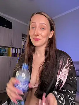 Snapshot of LuxBrunette_ chatting on 29, 6, 2026 LuxBrunette online show from 29, 6, 2026