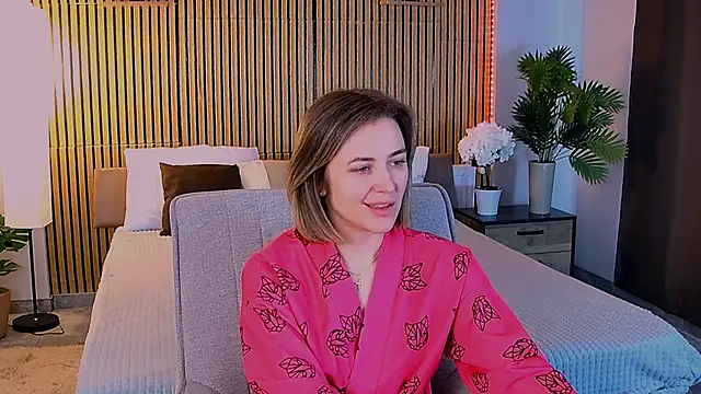 EmeraldGlow online show from 23, 4, 2026