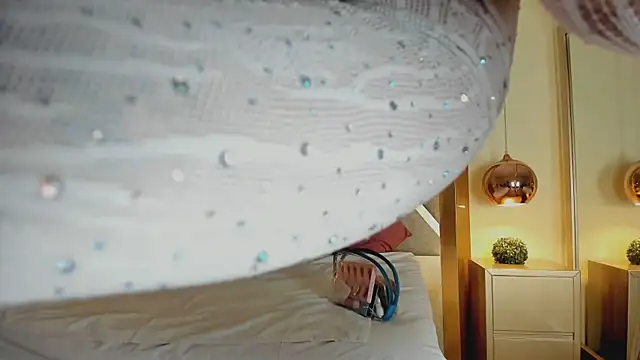 ElenaWatsonn online show from 4, 4, 2026