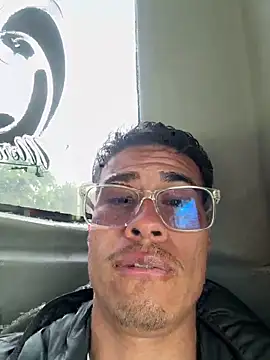 Latin Paisa Boy online show from 15, 4, 2026