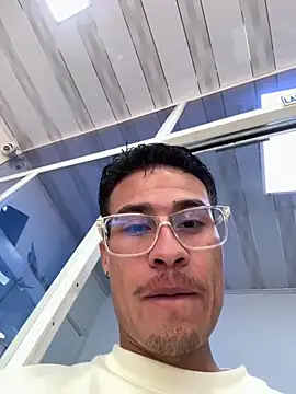 Latin Paisa Boy online show from 17, 4, 2026