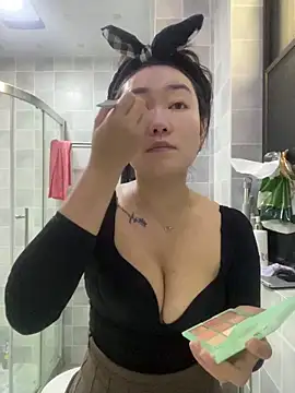 Molly-xiao online show from 18, 4, 2026