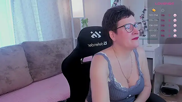 Snapshot of JennyMons chatting on 12, 5, 2026 JennyMons online show from 12, 5, 2026