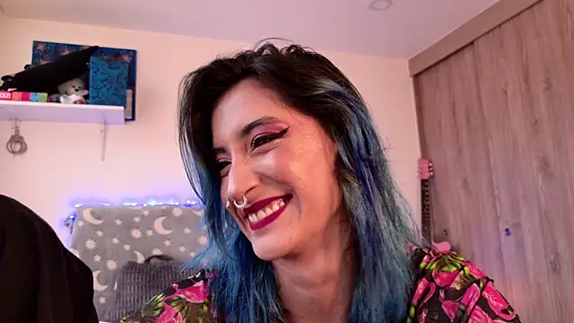 Snapshot of LunaisBack chatting on 3, 4, 2026 LunaisBack online show from 3, 4, 2026
