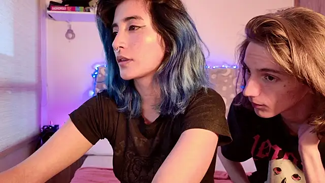 Snapshot of LunaisBack chatting on 6, 4, 2026 LunaisBack online show from 6, 4, 2026