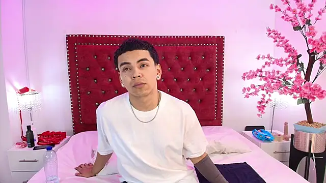 Snapshot of Jaden_and_sofia chatting on 17, 5, 2026 Jaden and sofia online show from 17, 5, 2026