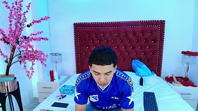 Snapshot of Jaden_and_sofia chatting on 27, 5, 2026 Jaden and sofia online show from 27, 5, 2026