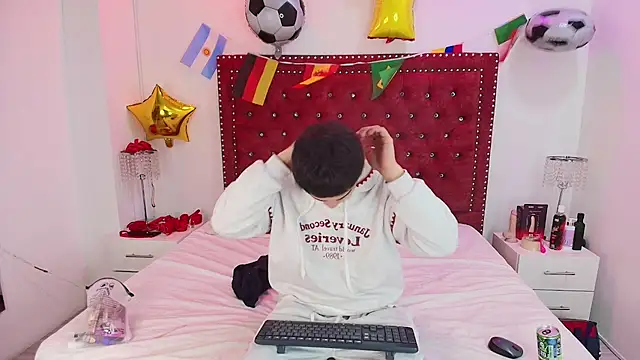 Jaden and sofia online show from 8, 7, 2026