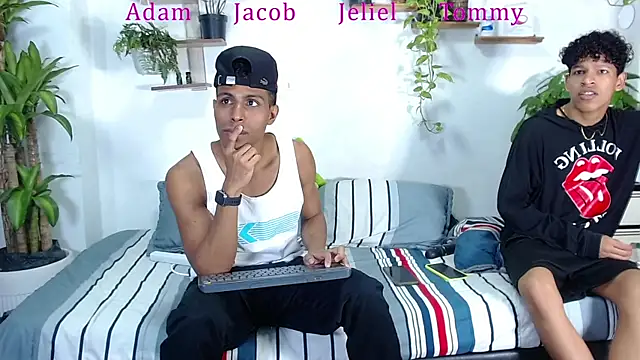 Interracial Snow Bunny online show from 13, 1, 2026