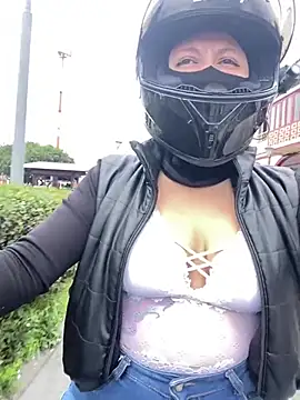 Scarlet auraa online show from 5, 2, 2026