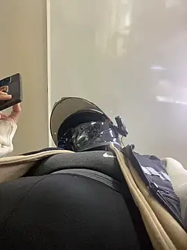 Scarlet auraa online show from 7, 4, 2026