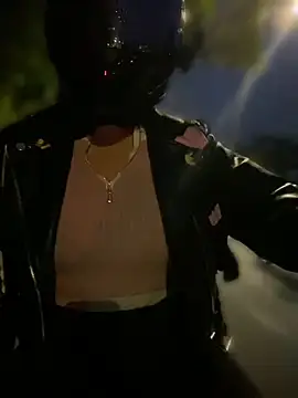 Scarlet auraa online show from 24, 4, 2026