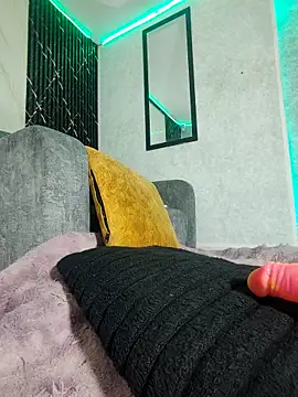 Isis Hot   online show from 20, 4, 2026