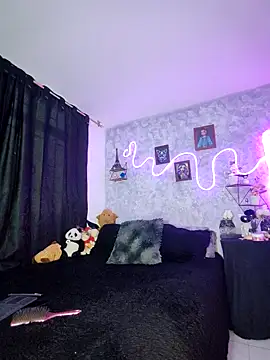 Isis Hot   online show from 28, 4, 2026