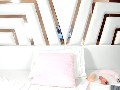 MiaKleinX online show from 23, 4, 2026