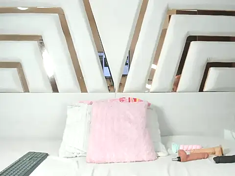 MiaKleinX online show from 29, 4, 2026