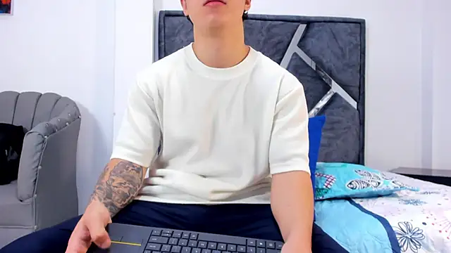 Liam saint online show from 4, 2, 2026