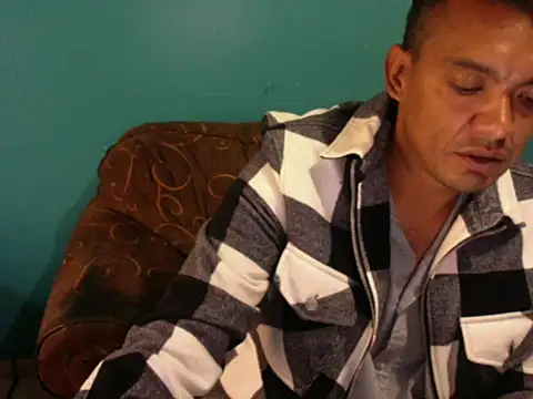 Snapshot of latinomoreno95 chatting on 17, 6, 2026 latinomoreno95 online show from 17, 6, 2026