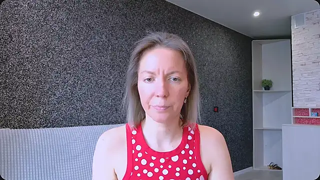Snapshot of Amanda_Luxe chatting on 8, 5, 2026 Amanda Luxe online show from 8, 5, 2026