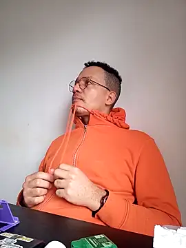 Henrytsuzuki online show from 1, 2, 2026