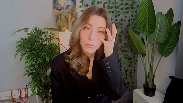 Snapshot of BrianneMallory chatting on 5, 2, 2026 BrianneMallory online show from 5, 2, 2026